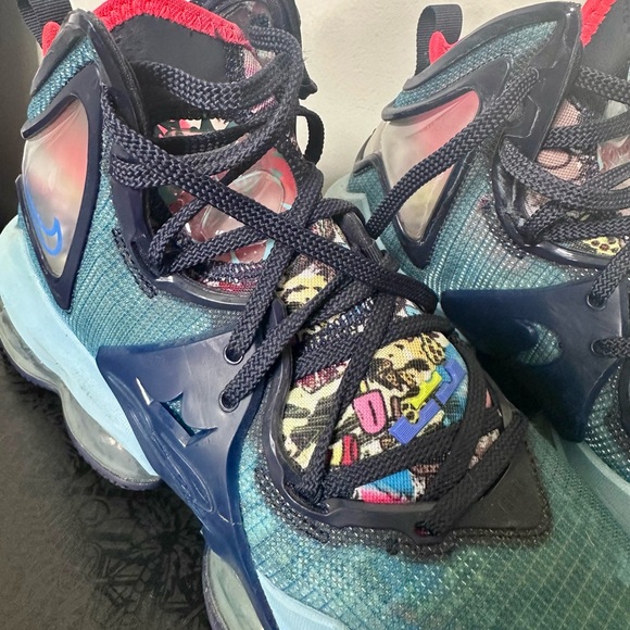 Nike LeBron XlX - Picture 2 of 5